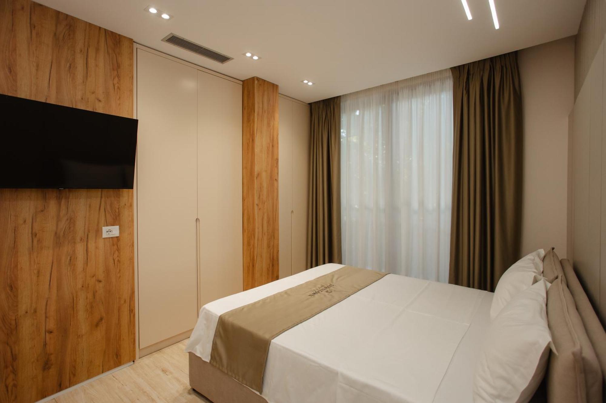Downtown Hotel Shkoder Exterior photo