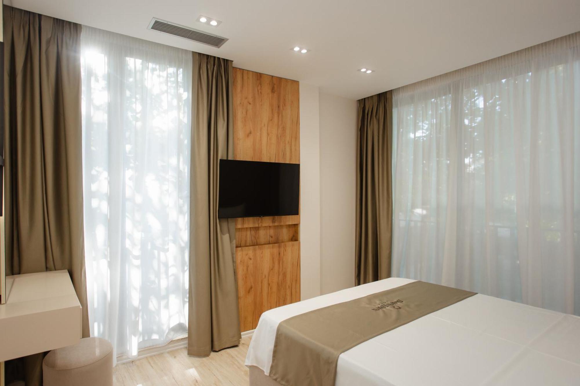 Downtown Hotel Shkoder Exterior photo